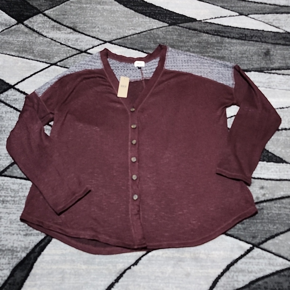 BKE BURGUNDY WAFFLE KNIT OVERSIZED BUTTON-DOWN V-NECK RAW-EDGE SHIRT